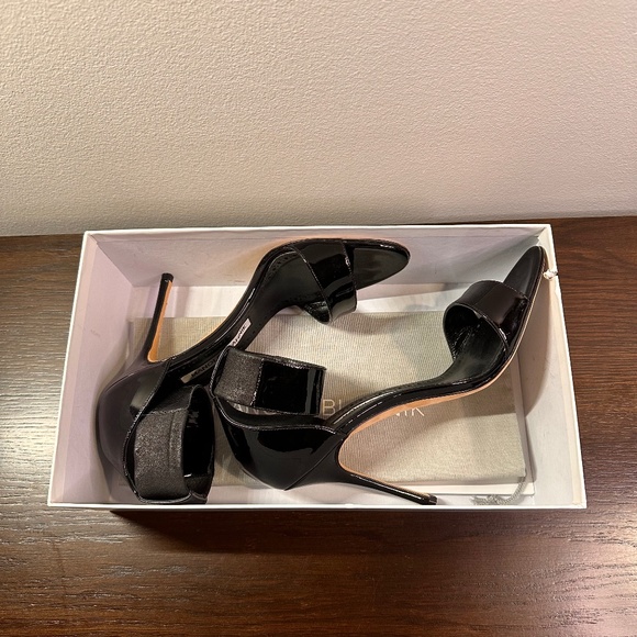 Manolo Blahnik "Chaos" Leather Ankle-Strap High-Heel Sandals - Picture 5 of 6